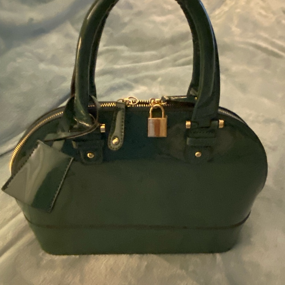 Gorgeous-absolutely clean- Not a mark on it!